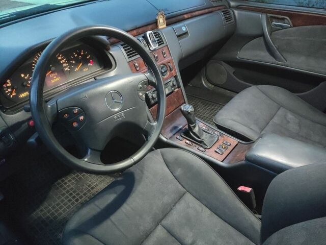 Зеленый Мерседес Е-Класс, объемом двигателя 2.2 л и пробегом 320 тыс. км за 3300 $, фото 16 на Automoto.ua