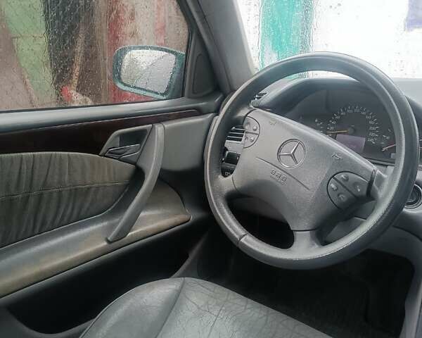 Зеленый Мерседес Е-Класс, объемом двигателя 2.15 л и пробегом 481 тыс. км за 4000 $, фото 7 на Automoto.ua