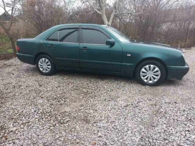 Зелений Мерседес Е-Клас, об'ємом двигуна 0 л та пробігом 254 тис. км за 1500 $, фото 1 на Automoto.ua