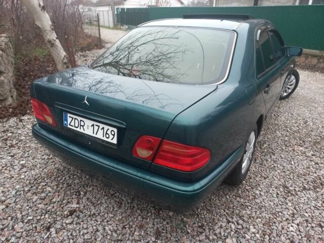 Зелений Мерседес Е-Клас, об'ємом двигуна 0 л та пробігом 254 тис. км за 1500 $, фото 7 на Automoto.ua