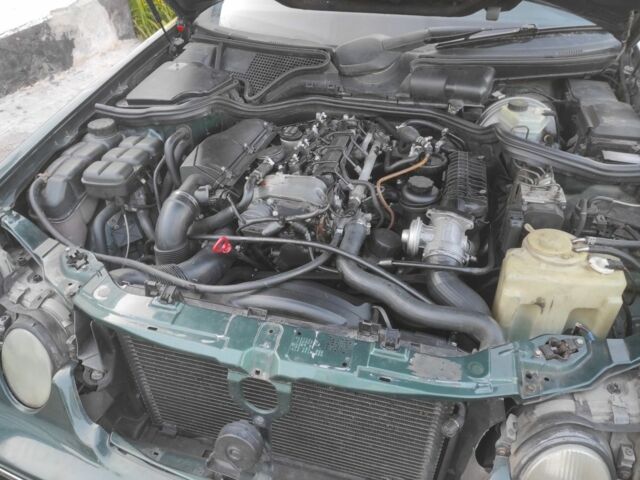 Зеленый Мерседес Е-Класс, объемом двигателя 2.2 л и пробегом 320 тыс. км за 3300 $, фото 12 на Automoto.ua