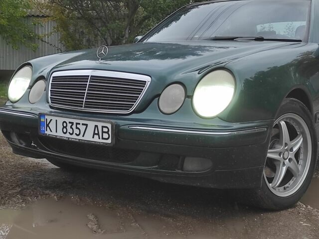 Зеленый Мерседес Е-Класс, объемом двигателя 2.2 л и пробегом 320 тыс. км за 3300 $, фото 2 на Automoto.ua