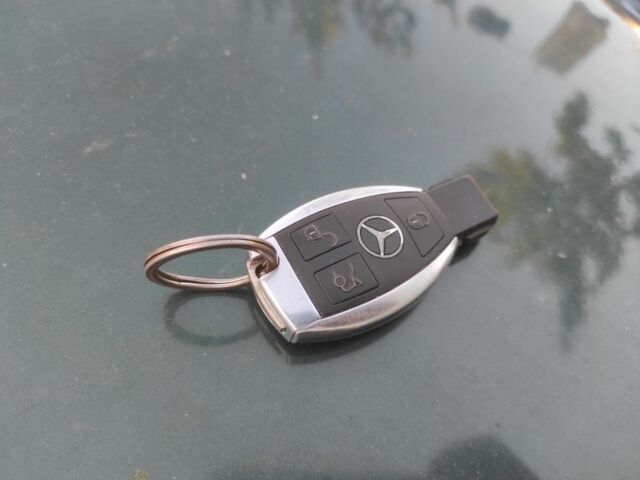 Зеленый Мерседес Е-Класс, объемом двигателя 2.2 л и пробегом 320 тыс. км за 3300 $, фото 9 на Automoto.ua