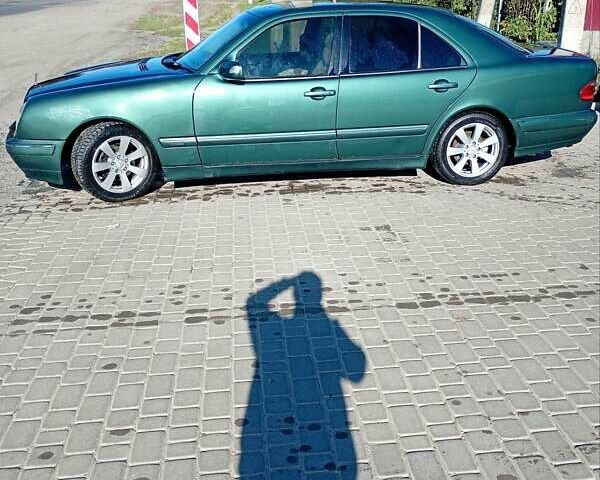 Зеленый Мерседес Е-Класс, объемом двигателя 2.15 л и пробегом 481 тыс. км за 4000 $, фото 9 на Automoto.ua