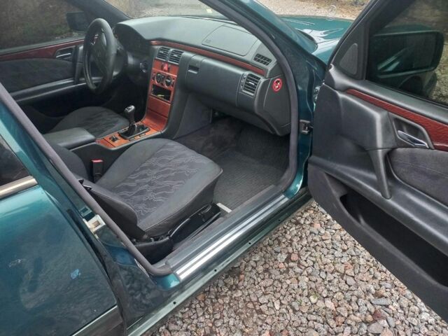 Зелений Мерседес Е-Клас, об'ємом двигуна 0 л та пробігом 254 тис. км за 1500 $, фото 4 на Automoto.ua