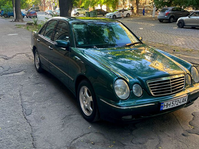 Зелений Мерседес Е-Клас, об'ємом двигуна 3.2 л та пробігом 450 тис. км за 4900 $, фото 1 на Automoto.ua