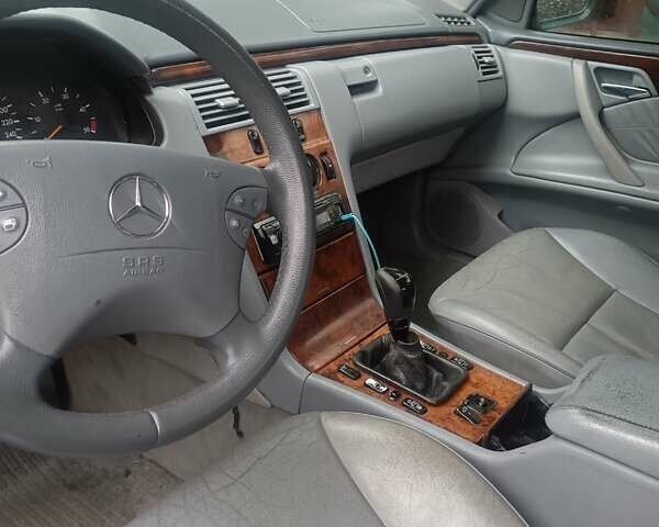 Зеленый Мерседес Е-Класс, объемом двигателя 2.15 л и пробегом 481 тыс. км за 4000 $, фото 5 на Automoto.ua