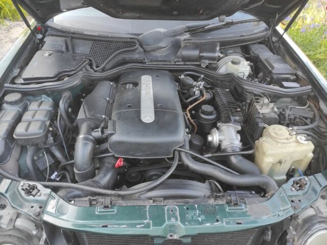 Зеленый Мерседес Е-Класс, объемом двигателя 2.2 л и пробегом 320 тыс. км за 3300 $, фото 10 на Automoto.ua