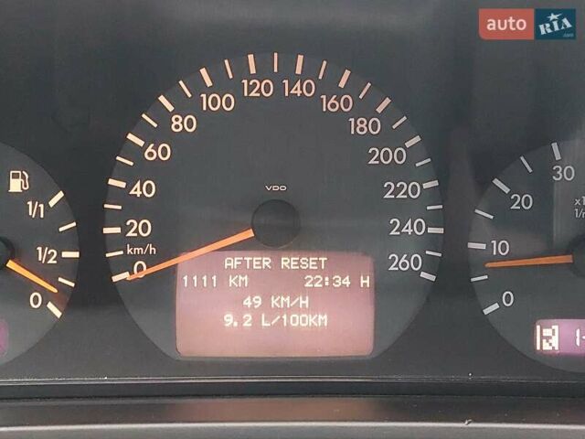 Зелений Мерседес Е-Клас, об'ємом двигуна 2 л та пробігом 331 тис. км за 4450 $, фото 12 на Automoto.ua