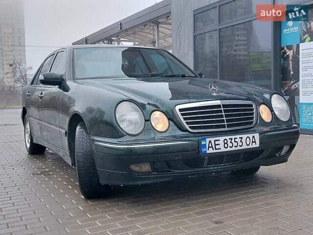Зелений Мерседес Е-Клас, об'ємом двигуна 2 л та пробігом 331 тис. км за 4450 $, фото 1 на Automoto.ua