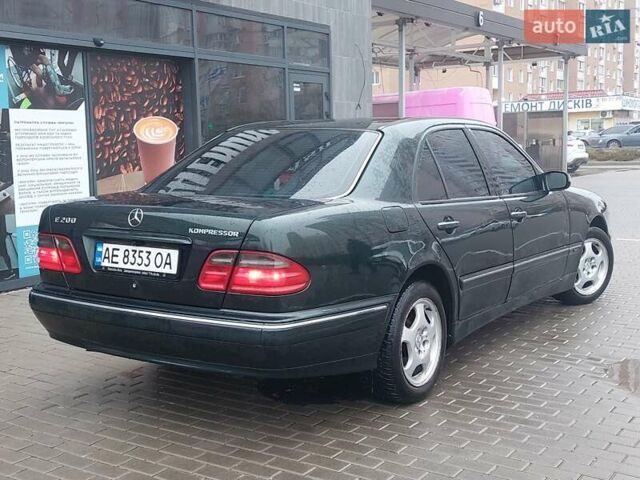 Зелений Мерседес Е-Клас, об'ємом двигуна 2 л та пробігом 331 тис. км за 4450 $, фото 3 на Automoto.ua