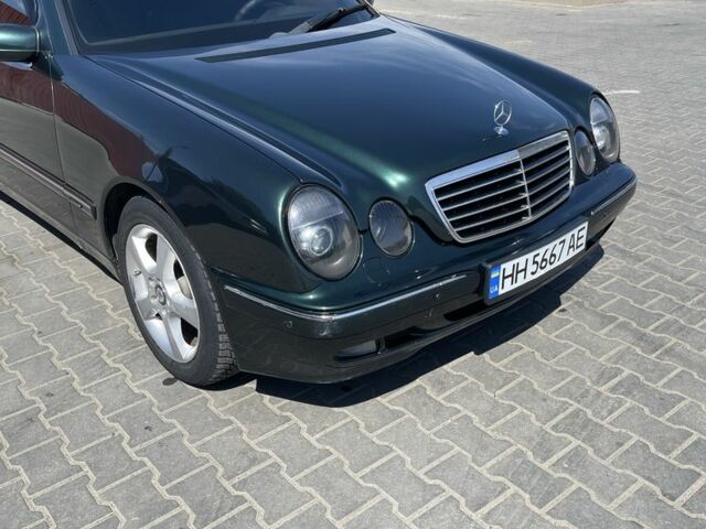 Зеленый Мерседес Е-Класс, объемом двигателя 2 л и пробегом 400 тыс. км за 3000 $, фото 3 на Automoto.ua