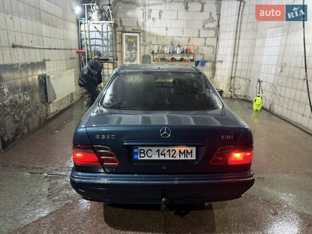 Зелений Мерседес Е-Клас, об'ємом двигуна 3.2 л та пробігом 400 тис. км за 3150 $, фото 3 на Automoto.ua