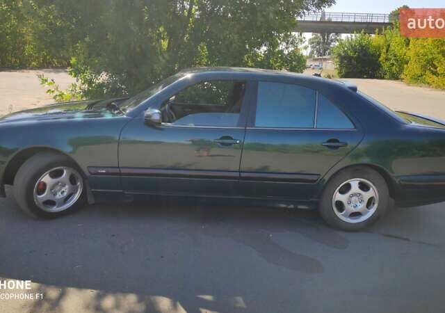 Зеленый Мерседес Е-Класс, объемом двигателя 2.2 л и пробегом 450 тыс. км за 4800 $, фото 10 на Automoto.ua