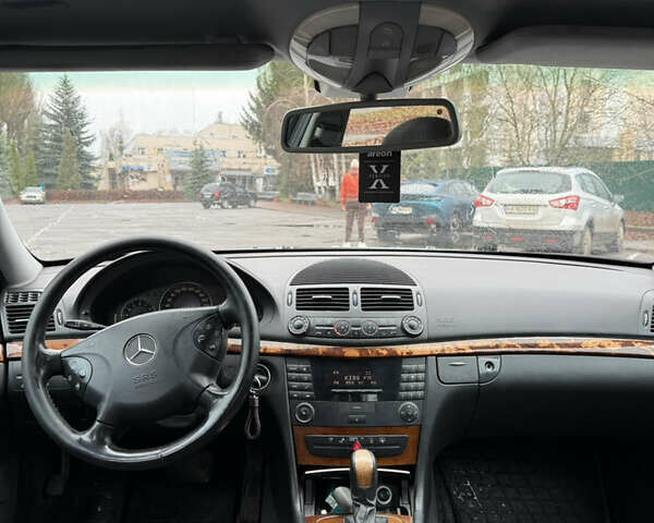 Зелений Мерседес Е-Клас, об'ємом двигуна 3.2 л та пробігом 400 тис. км за 4699 $, фото 10 на Automoto.ua