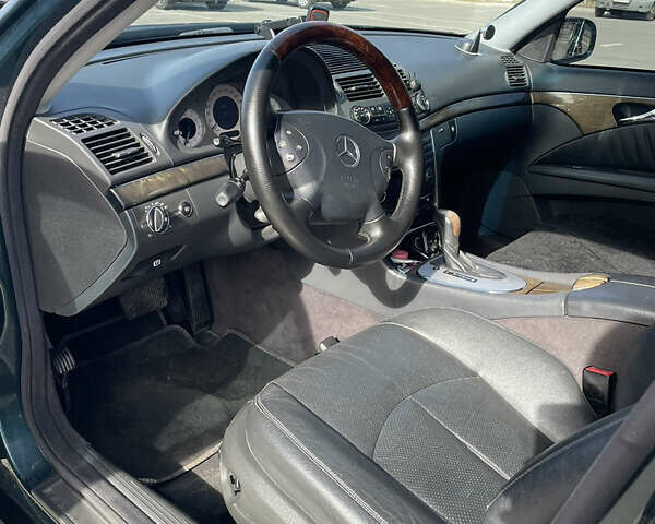 Зелений Мерседес Е-Клас, об'ємом двигуна 3.2 л та пробігом 395 тис. км за 6500 $, фото 12 на Automoto.ua