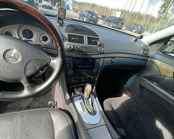 Зелений Мерседес Е-Клас, об'ємом двигуна 3.2 л та пробігом 395 тис. км за 6500 $, фото 13 на Automoto.ua