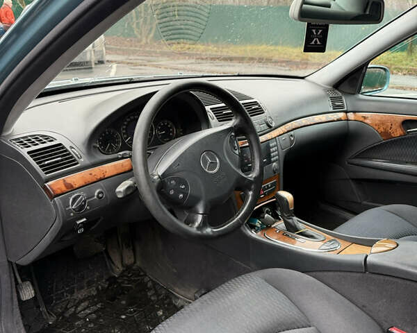 Зелений Мерседес Е-Клас, об'ємом двигуна 3.2 л та пробігом 400 тис. км за 4699 $, фото 8 на Automoto.ua