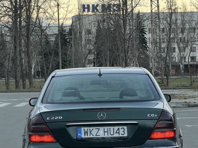 Зелений Мерседес Е-Клас, об'ємом двигуна 2.2 л та пробігом 350 тис. км за 2070 $, фото 3 на Automoto.ua