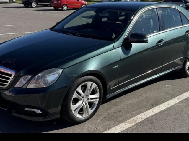 Зеленый Мерседес Е-Класс, объемом двигателя 2.2 л и пробегом 500 тыс. км за 4800 $, фото 1 на Automoto.ua