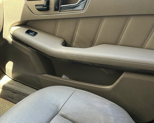 Зелений Мерседес Е-Клас, об'ємом двигуна 3.5 л та пробігом 262 тис. км за 11590 $, фото 10 на Automoto.ua