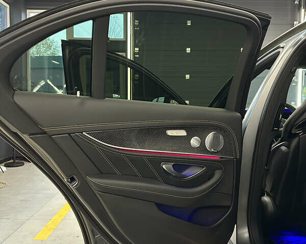 Мерседес Е-Клас 2018 у Києві на Automoto.ua Зелений Мерседес Е-Клас, об'ємом двигуна 3.98 л та пробігом 43 тис. км за 85000 $, фото 52 на Automoto.ua