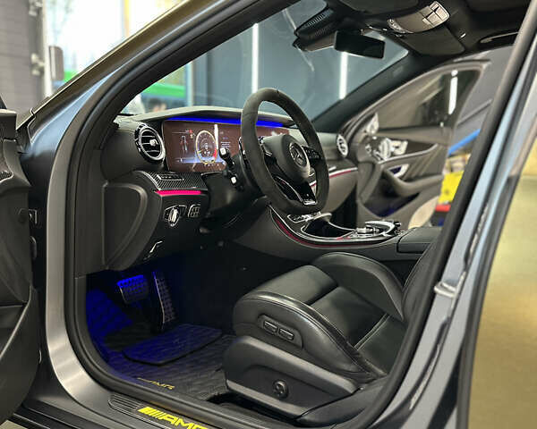 Мерседес Е-Клас 2018 у Києві на Automoto.ua Зелений Мерседес Е-Клас, об'ємом двигуна 3.98 л та пробігом 43 тис. км за 85000 $, фото 48 на Automoto.ua