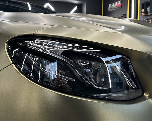 Мерседес Е-Клас 2018 у Києві на Automoto.ua Зелений Мерседес Е-Клас, об'ємом двигуна 3.98 л та пробігом 43 тис. км за 85000 $, фото 5 на Automoto.ua