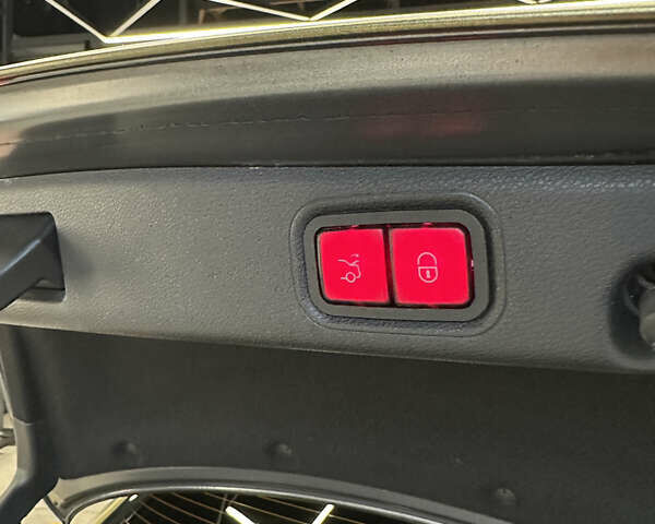 Мерседес Е-Клас 2018 у Києві на Automoto.ua Зелений Мерседес Е-Клас, об'ємом двигуна 3.98 л та пробігом 43 тис. км за 85000 $, фото 71 на Automoto.ua