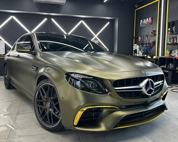 Мерседес Е-Клас 2018 у Києві на Automoto.ua Зелений Мерседес Е-Клас, об'ємом двигуна 3.98 л та пробігом 43 тис. км за 85000 $, фото 1 на Automoto.ua