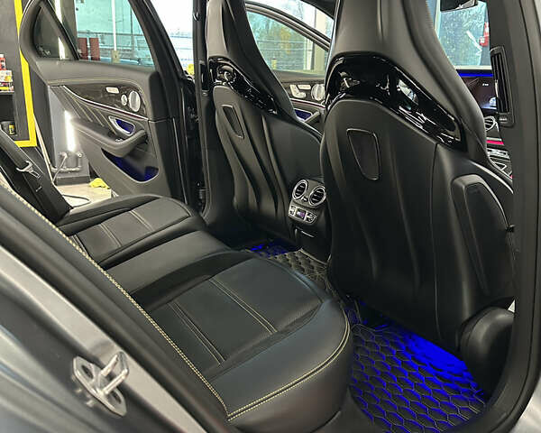 Мерседес Е-Клас 2018 у Києві на Automoto.ua Зелений Мерседес Е-Клас, об'ємом двигуна 3.98 л та пробігом 43 тис. км за 85000 $, фото 56 на Automoto.ua