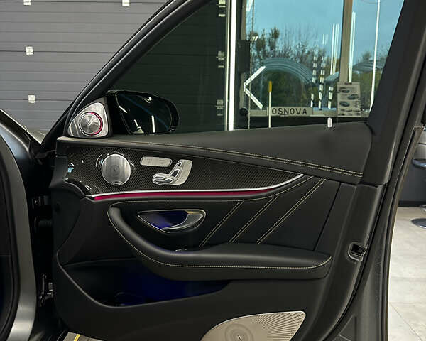 Мерседес Е-Клас 2018 у Києві на Automoto.ua Зелений Мерседес Е-Клас, об'ємом двигуна 3.98 л та пробігом 43 тис. км за 85000 $, фото 58 на Automoto.ua