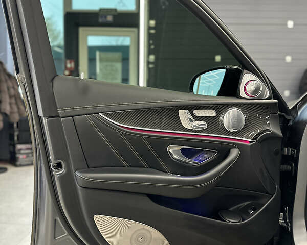 Мерседес Е-Клас 2018 у Києві на Automoto.ua Зелений Мерседес Е-Клас, об'ємом двигуна 3.98 л та пробігом 43 тис. км за 85000 $, фото 47 на Automoto.ua