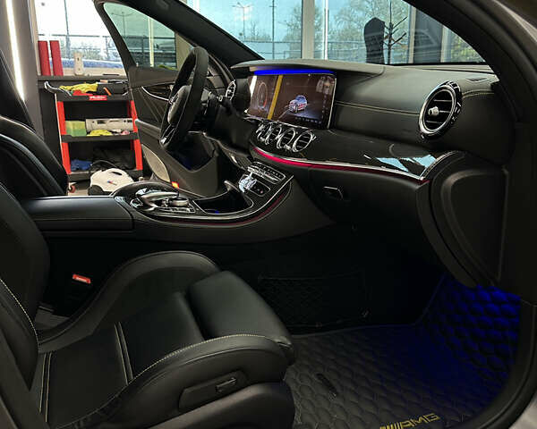 Мерседес Е-Клас 2018 у Києві на Automoto.ua Зелений Мерседес Е-Клас, об'ємом двигуна 3.98 л та пробігом 43 тис. км за 85000 $, фото 60 на Automoto.ua