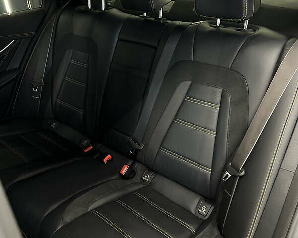 Мерседес Е-Клас 2018 у Києві на Automoto.ua Зелений Мерседес Е-Клас, об'ємом двигуна 3.98 л та пробігом 43 тис. км за 85000 $, фото 53 на Automoto.ua