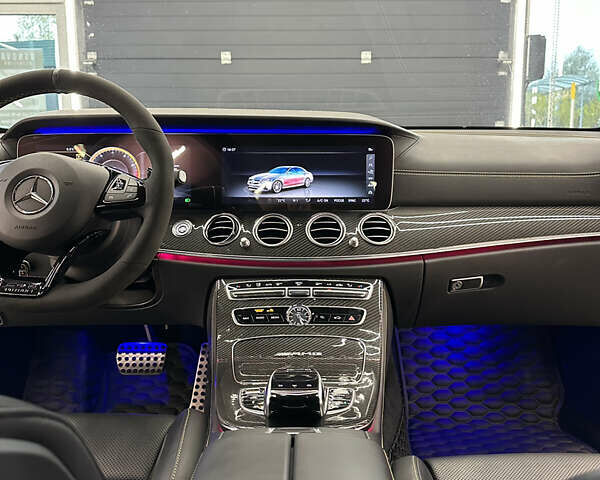 Мерседес Е-Клас 2018 у Києві на Automoto.ua Зелений Мерседес Е-Клас, об'ємом двигуна 3.98 л та пробігом 43 тис. км за 85000 $, фото 62 на Automoto.ua