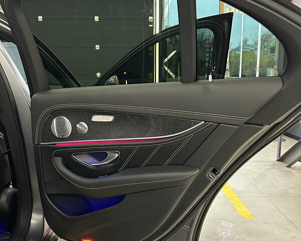 Мерседес Е-Клас 2018 у Києві на Automoto.ua Зелений Мерседес Е-Клас, об'ємом двигуна 3.98 л та пробігом 43 тис. км за 85000 $, фото 55 на Automoto.ua