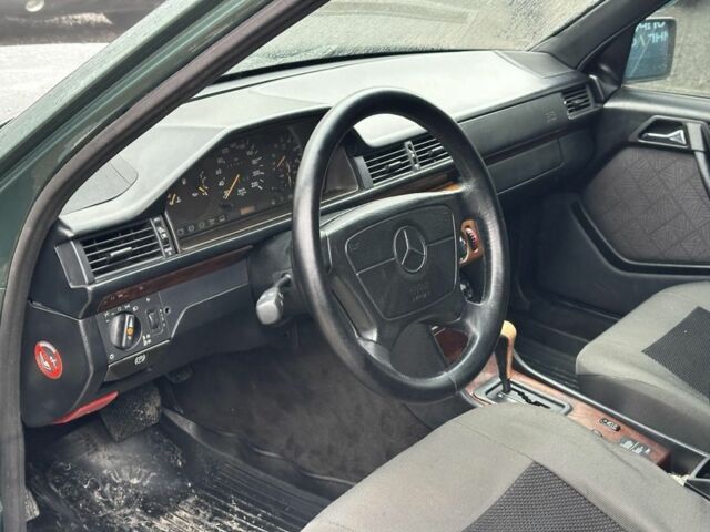 Зеленый Мерседес Е-Класс, объемом двигателя 3 л и пробегом 280 тыс. км за 3999 $, фото 7 на Automoto.ua