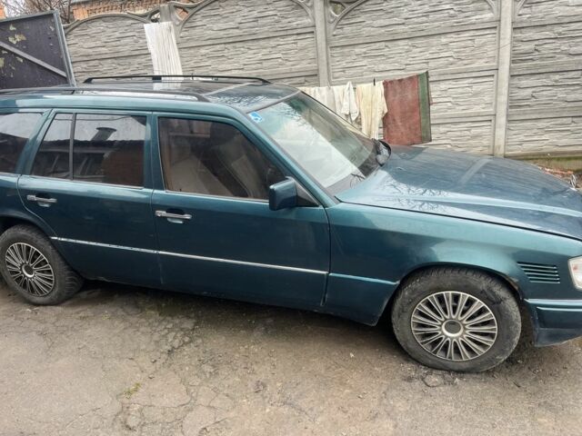 Зеленый Мерседес Е-Класс, объемом двигателя 3 л и пробегом 400 тыс. км за 2700 $, фото 1 на Automoto.ua