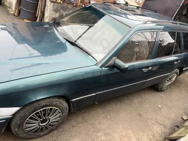 Зеленый Мерседес Е-Класс, объемом двигателя 3 л и пробегом 400 тыс. км за 2700 $, фото 2 на Automoto.ua