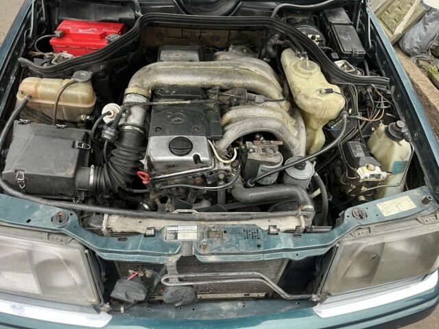 Зеленый Мерседес Е-Класс, объемом двигателя 3 л и пробегом 400 тыс. км за 2700 $, фото 10 на Automoto.ua