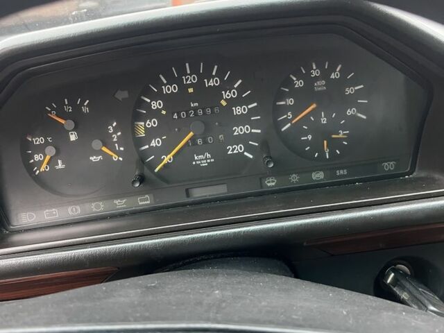 Зеленый Мерседес Е-Класс, объемом двигателя 3 л и пробегом 400 тыс. км за 2700 $, фото 8 на Automoto.ua