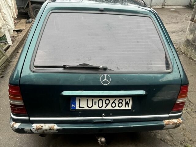 Зеленый Мерседес Е-Класс, объемом двигателя 3 л и пробегом 400 тыс. км за 2700 $, фото 3 на Automoto.ua