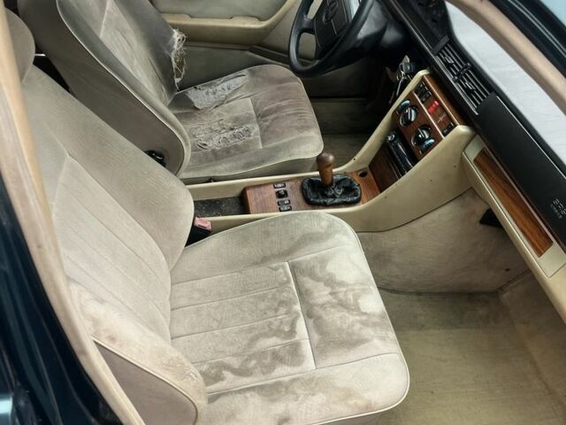 Зеленый Мерседес Е-Класс, объемом двигателя 3 л и пробегом 400 тыс. км за 2700 $, фото 6 на Automoto.ua