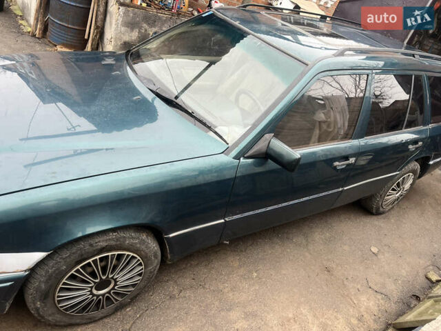 Зеленый Мерседес Е-Класс, объемом двигателя 3 л и пробегом 402 тыс. км за 2700 $, фото 2 на Automoto.ua