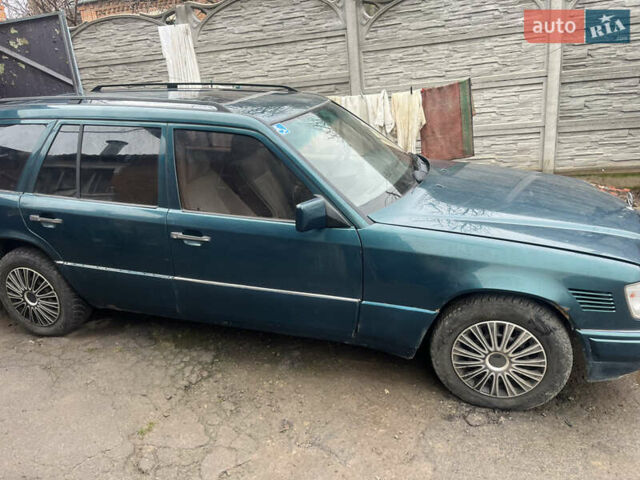 Зеленый Мерседес Е-Класс, объемом двигателя 3 л и пробегом 402 тыс. км за 2700 $, фото 1 на Automoto.ua