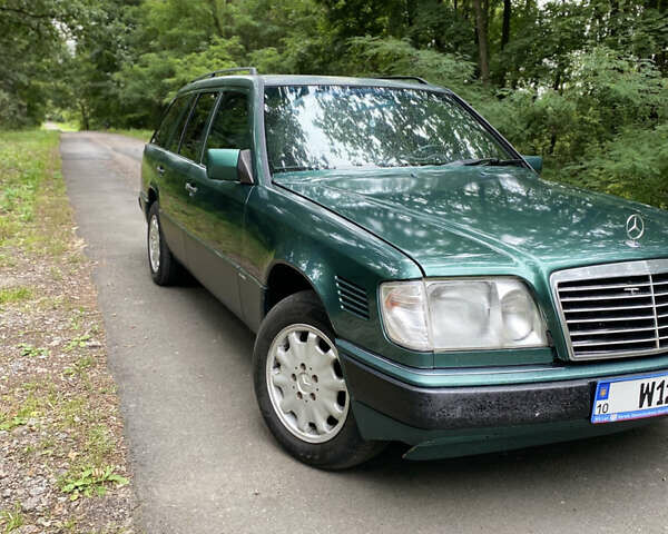 Зелений Мерседес Е-Клас, об'ємом двигуна 3 л та пробігом 475 тис. км за 6500 $, фото 2 на Automoto.ua