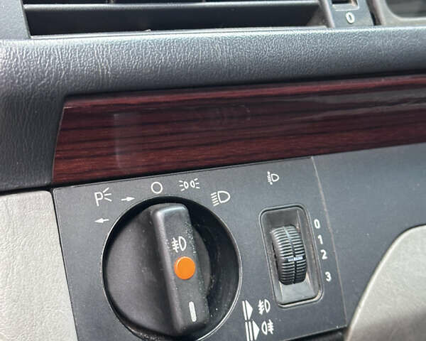 Зеленый Мерседес Е-Класс, объемом двигателя 2.2 л и пробегом 482 тыс. км за 4200 $, фото 16 на Automoto.ua