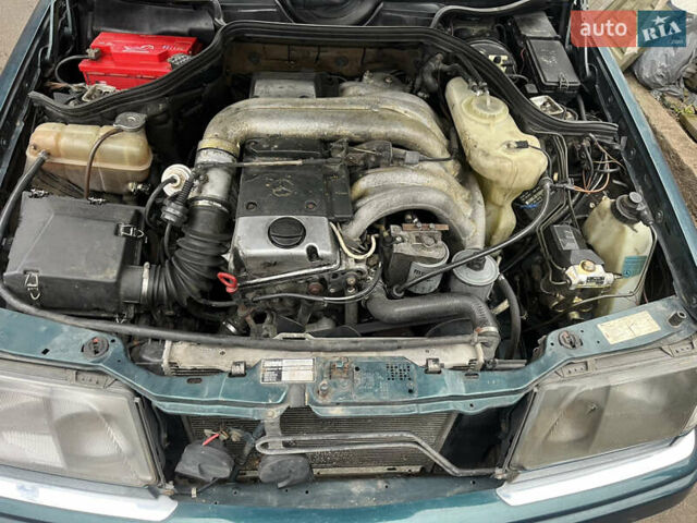 Зеленый Мерседес Е-Класс, объемом двигателя 3 л и пробегом 402 тыс. км за 2700 $, фото 10 на Automoto.ua