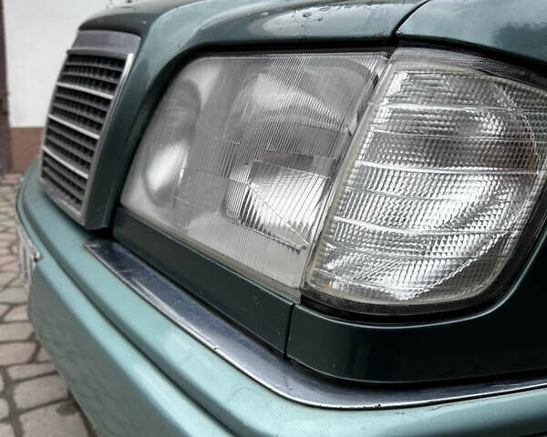 Зеленый Мерседес Е-Класс, объемом двигателя 2.2 л и пробегом 482 тыс. км за 3200 $, фото 11 на Automoto.ua